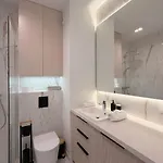 Apartment Sunny Premium With Balcony & Free Parking *