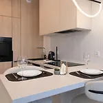 Apartment Sunny Premium With Balcony & Free Parking *