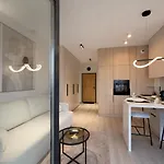 Apartment Sunny Premium With Balcony & Free Parking *