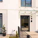 Apartment Sunny Premium With Balcony & Free Parking *