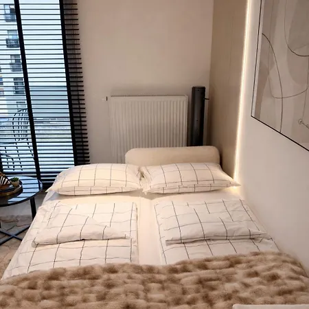 Sunny Premium With Balcony & Free Parking Apartment *